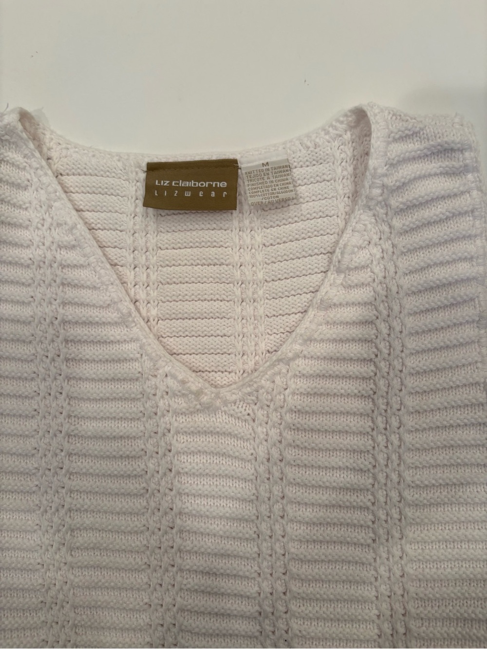 Liz Claiborne Cream V-Neck Textured Knit Sweater - women’s Medium